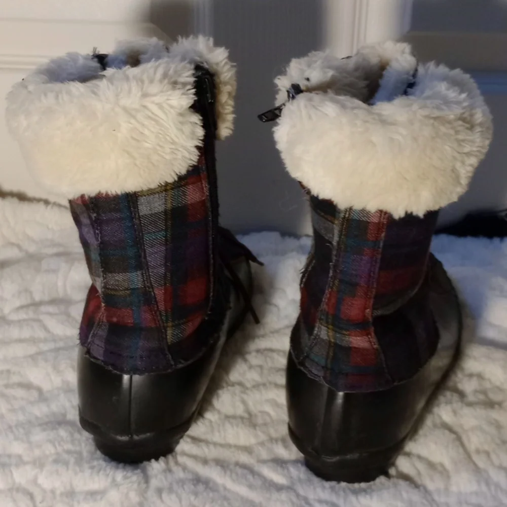 STEVIES PURPLE PLAID DUCK BOOTS, SIZE GIRLS 3